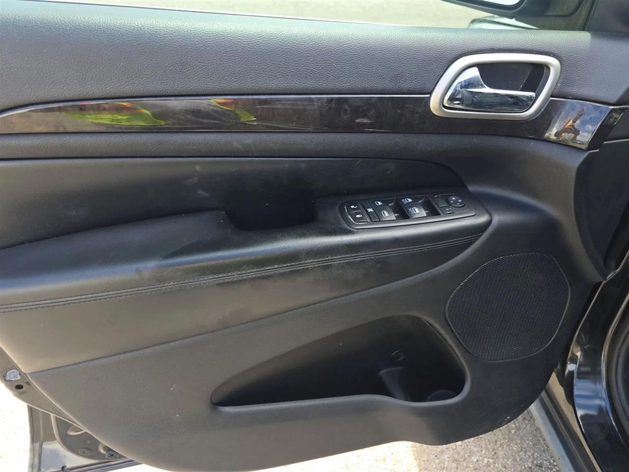 Jeep Grand Cherokee RWD 4dr Laredo 2012