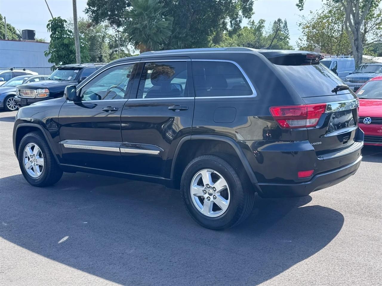 Jeep Grand Cherokee RWD 4dr Laredo 2012