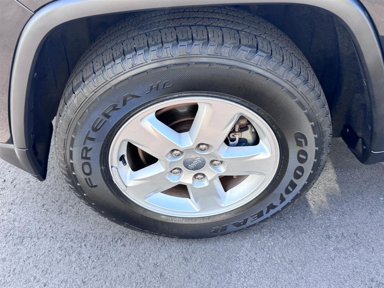 Jeep Grand Cherokee RWD 4dr Laredo 2012