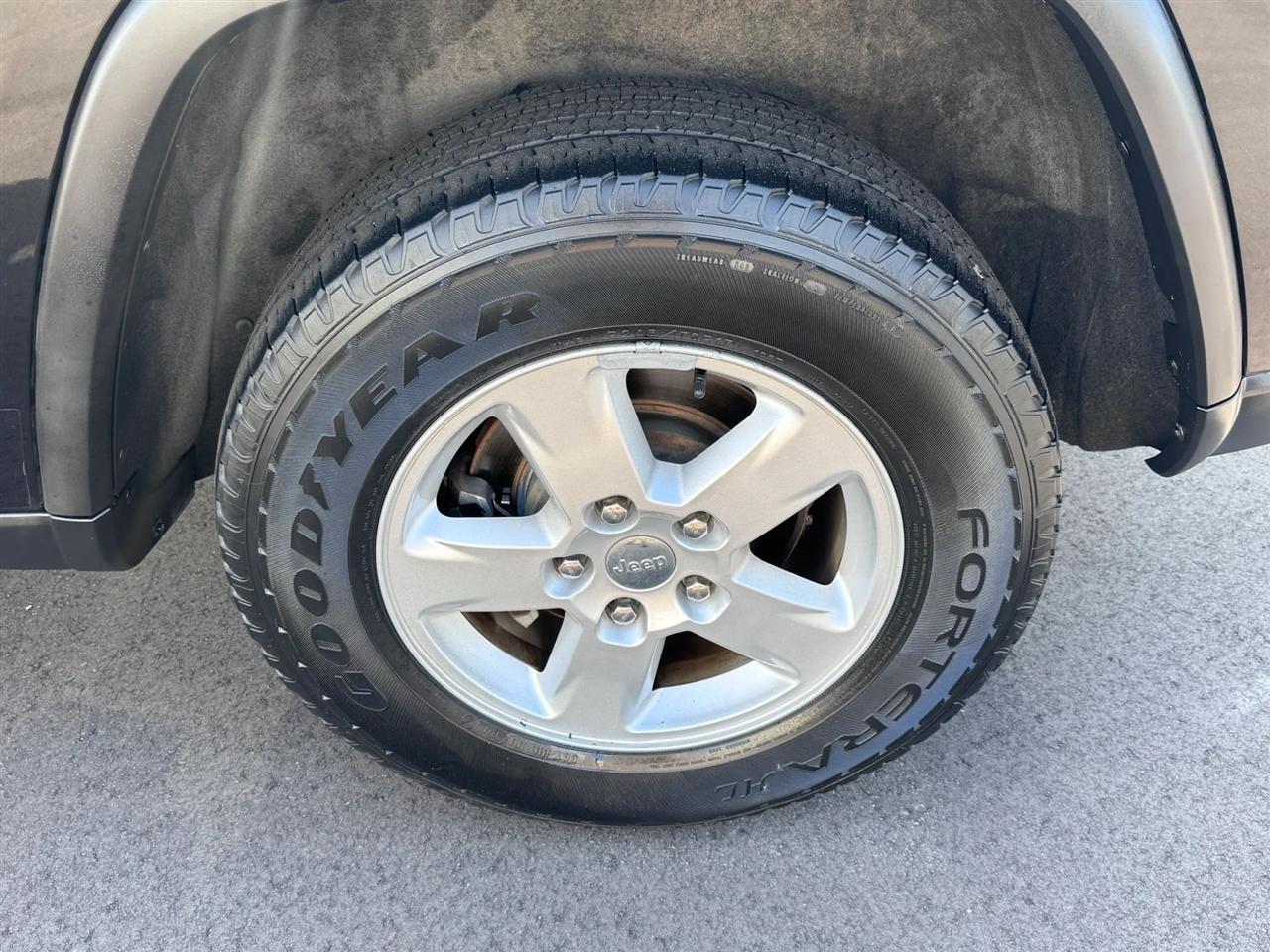 Jeep Grand Cherokee RWD 4dr Laredo 2012