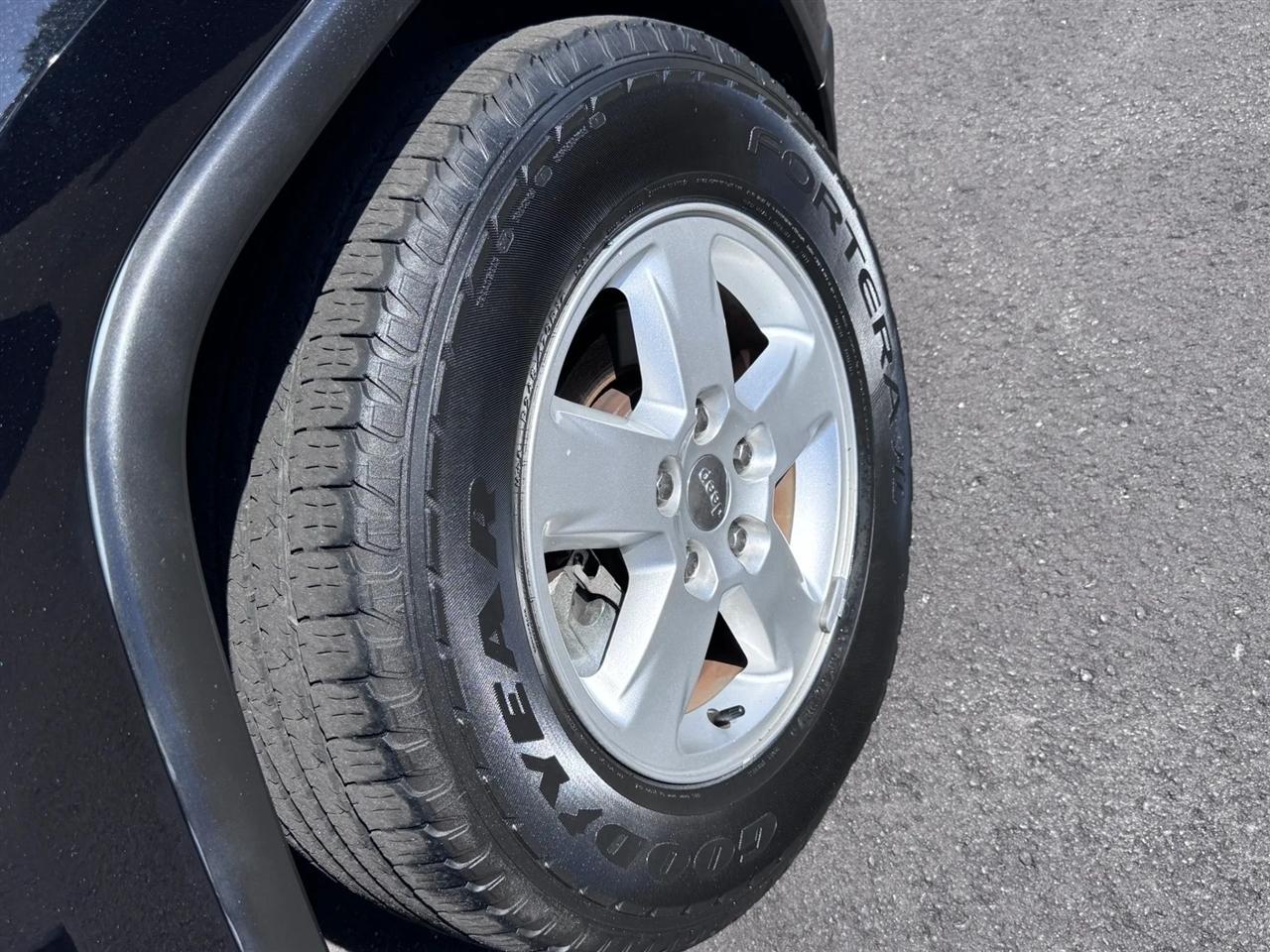 Jeep Grand Cherokee RWD 4dr Laredo 2012