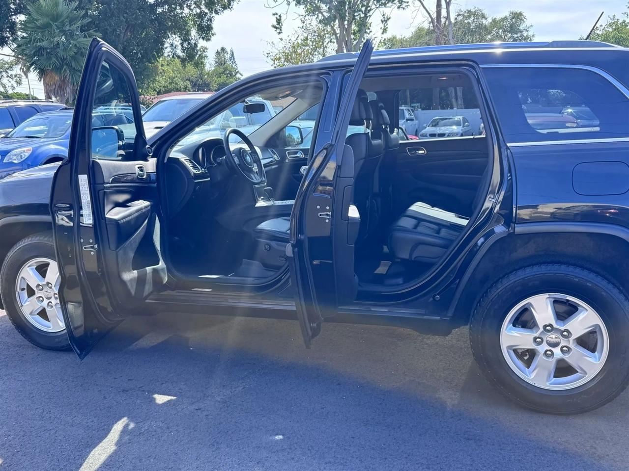 Jeep Grand Cherokee RWD 4dr Laredo 2012