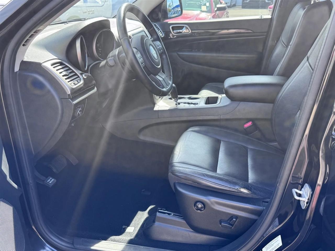 Jeep Grand Cherokee RWD 4dr Laredo 2012