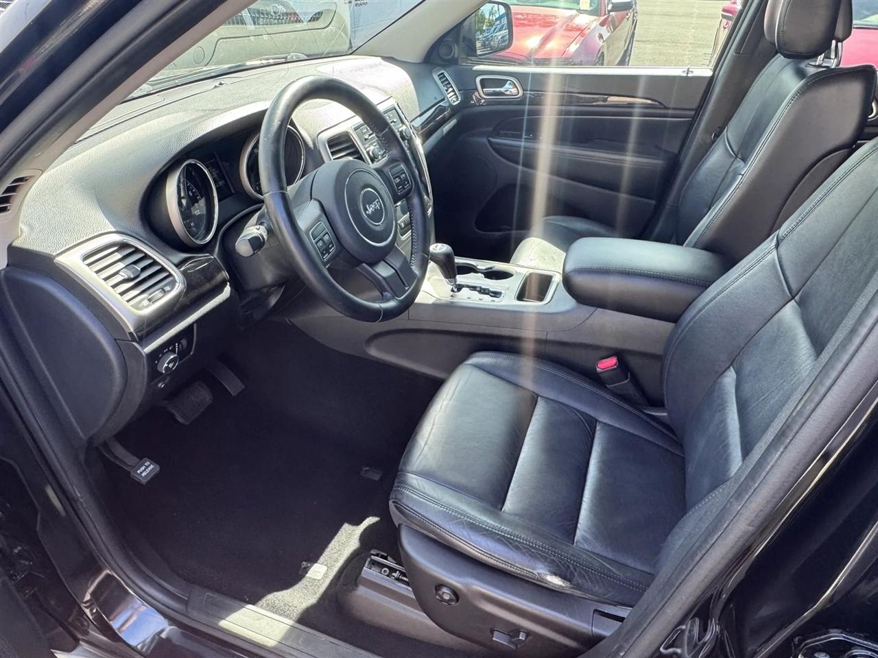 Jeep Grand Cherokee RWD 4dr Laredo 2012
