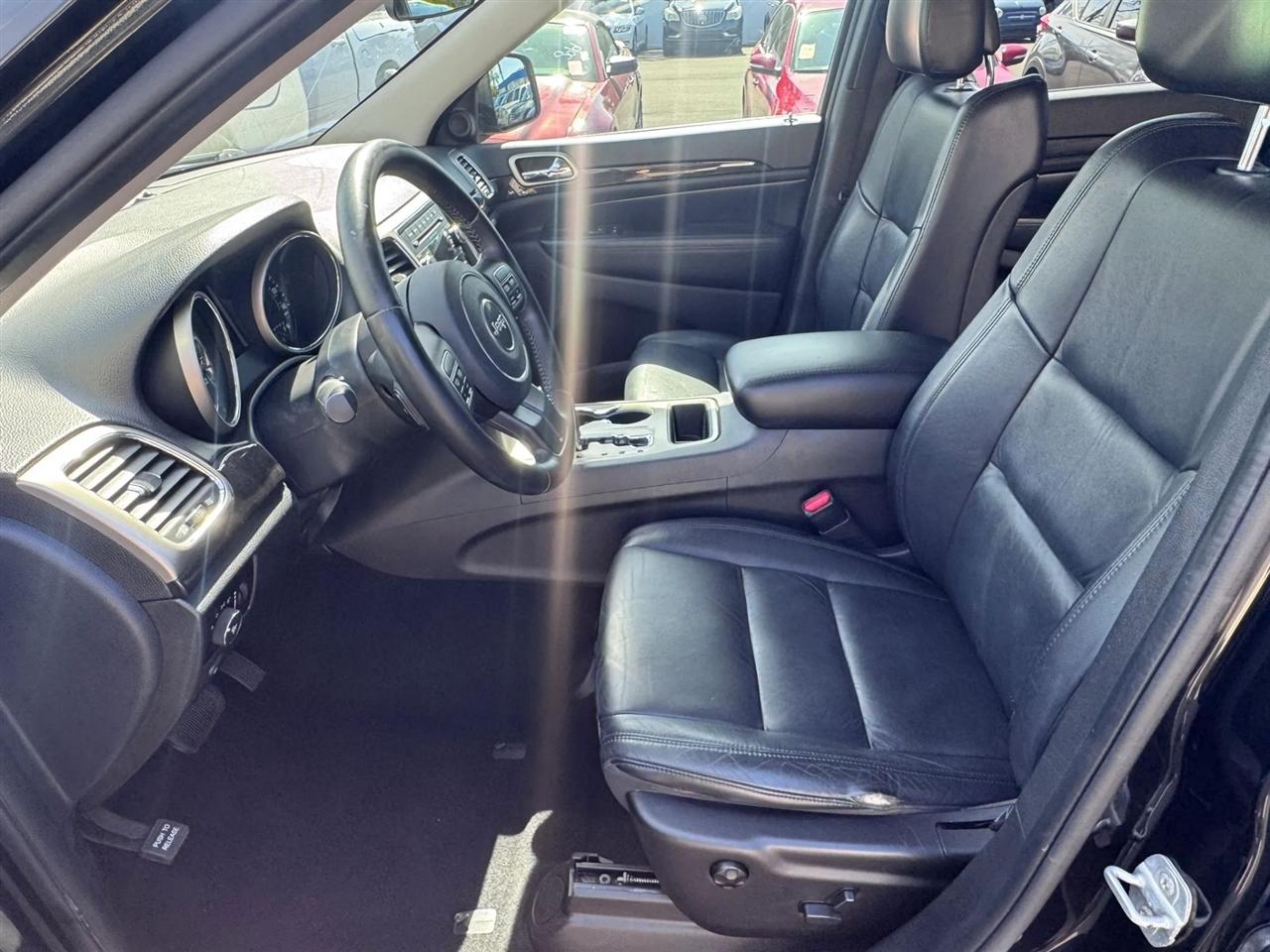 Jeep Grand Cherokee RWD 4dr Laredo 2012