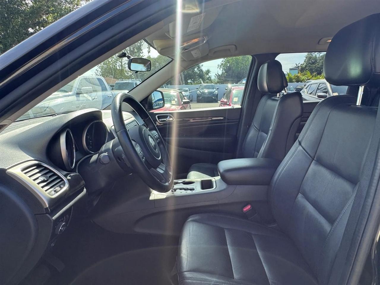 Jeep Grand Cherokee RWD 4dr Laredo 2012