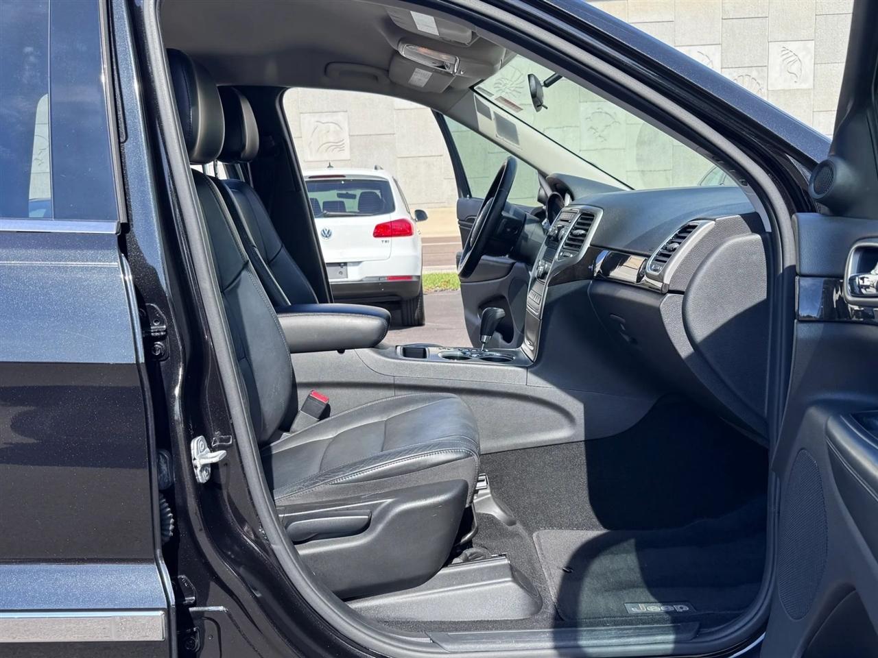 Jeep Grand Cherokee RWD 4dr Laredo 2012