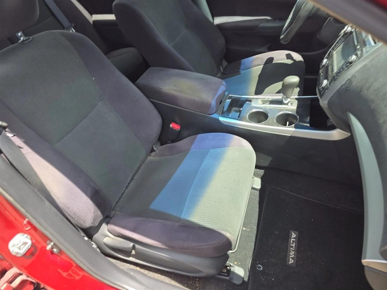 Nissan Altima 4dr Sdn I4 2.5 SV 2013