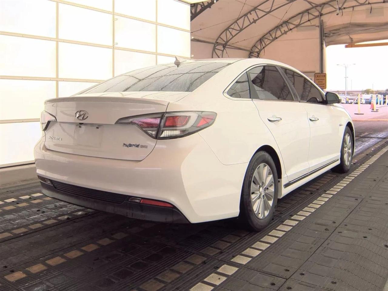 Hyundai Sonata Hybrid SE 2.0L 2017
