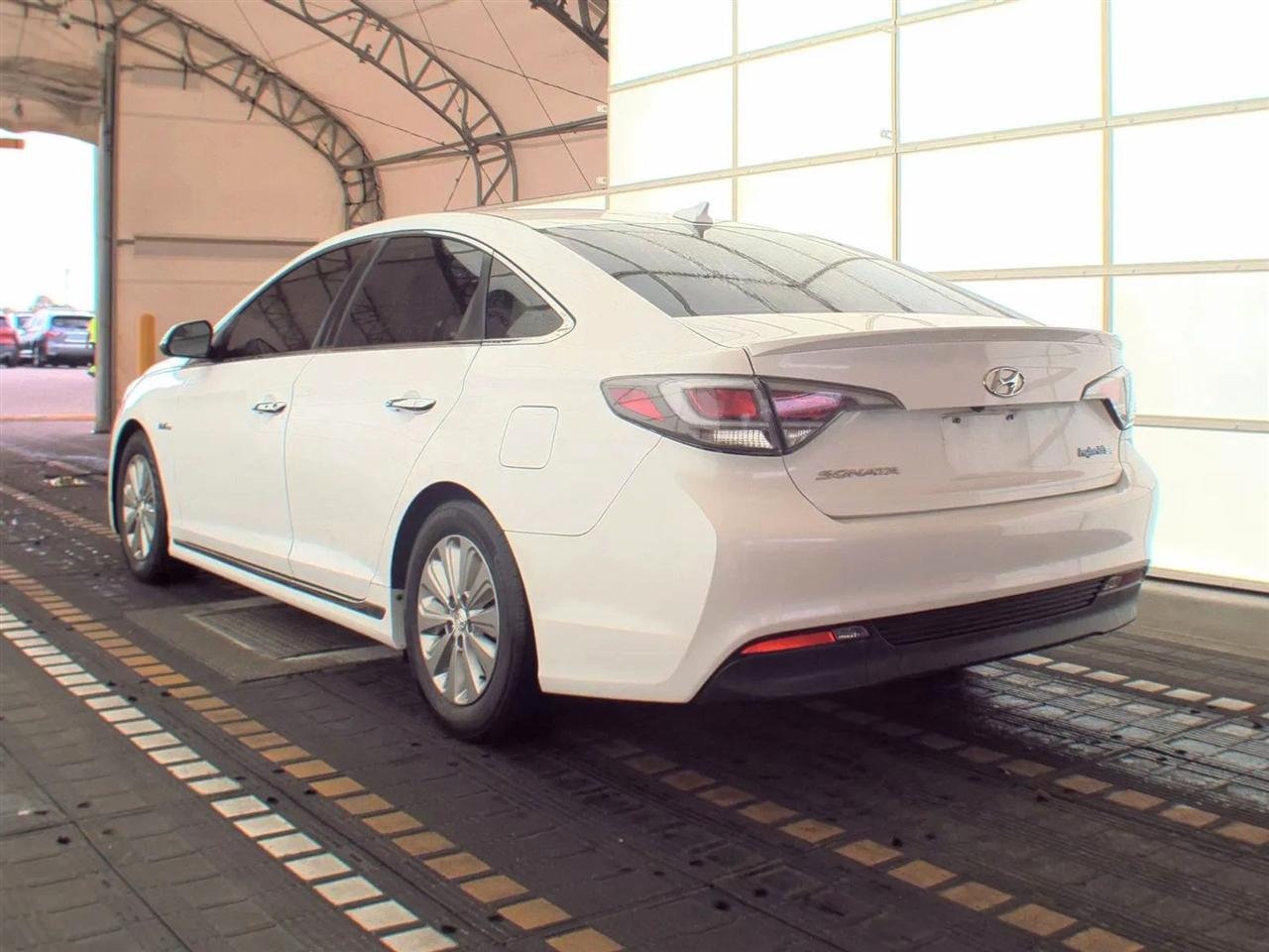Hyundai Sonata Hybrid SE 2.0L 2017