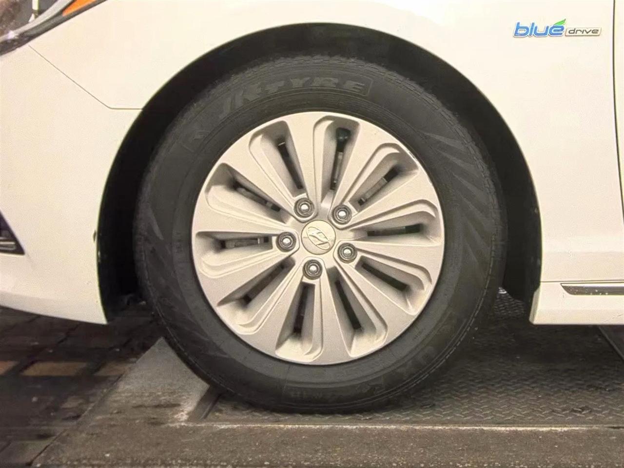 Hyundai Sonata Hybrid SE 2.0L 2017