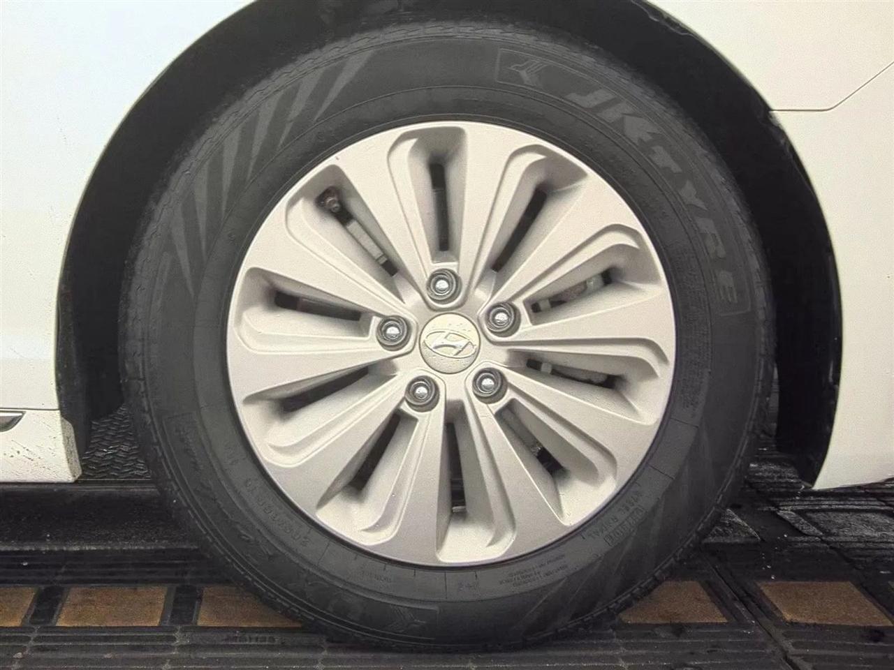 Hyundai Sonata Hybrid SE 2.0L 2017