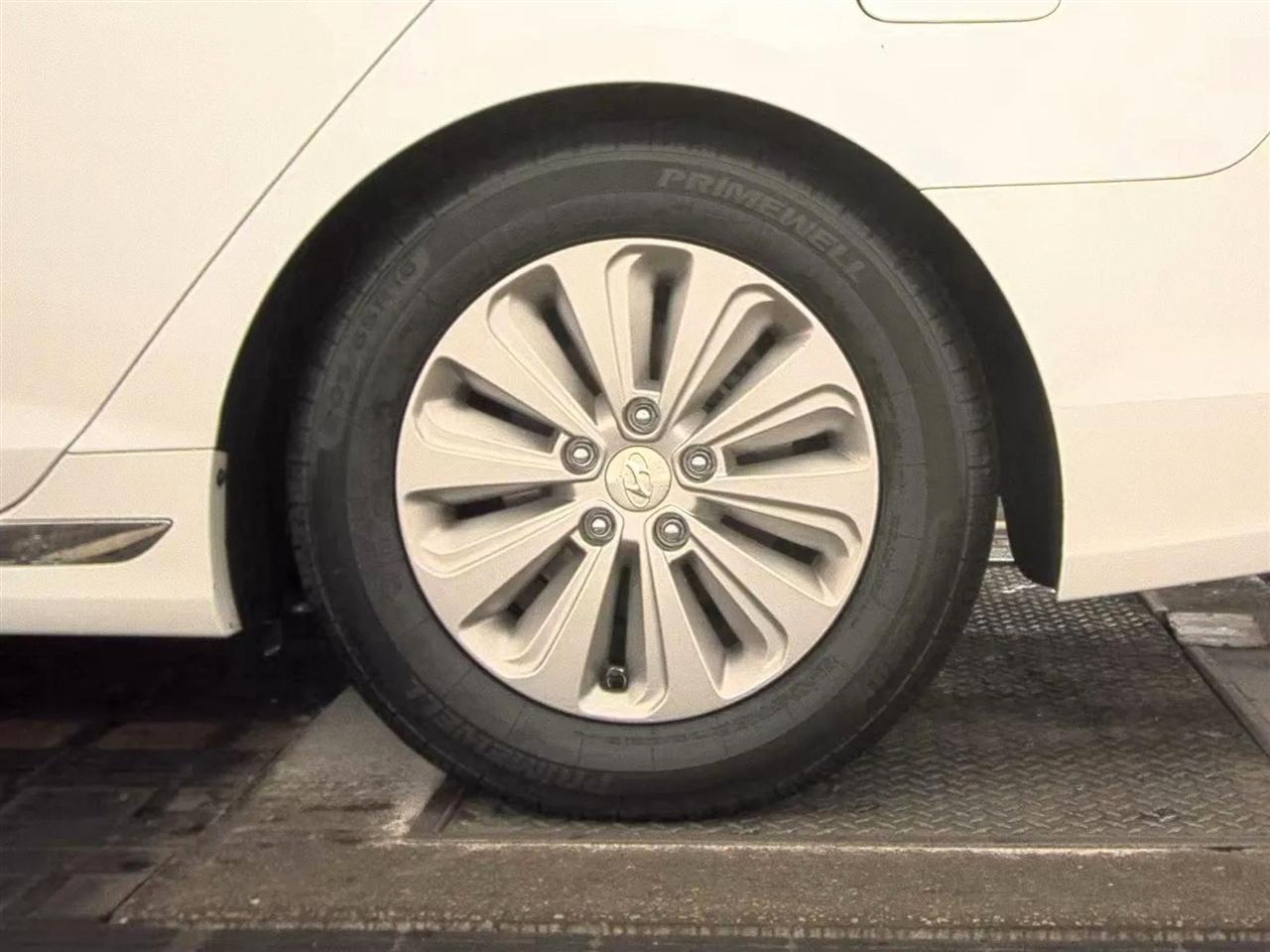 Hyundai Sonata Hybrid SE 2.0L 2017