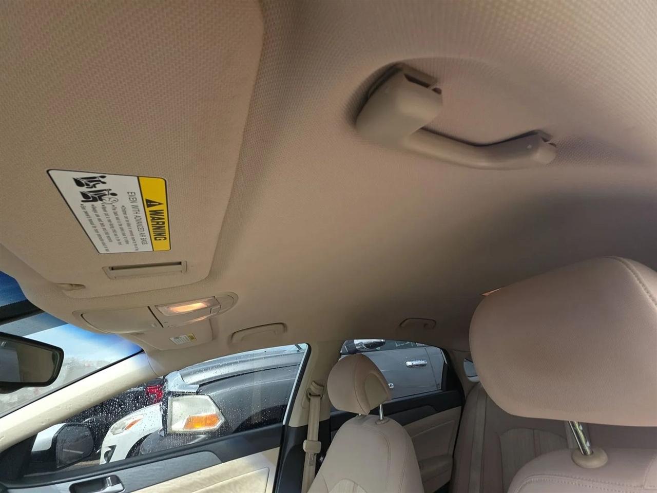 Hyundai Sonata Hybrid SE 2.0L 2017