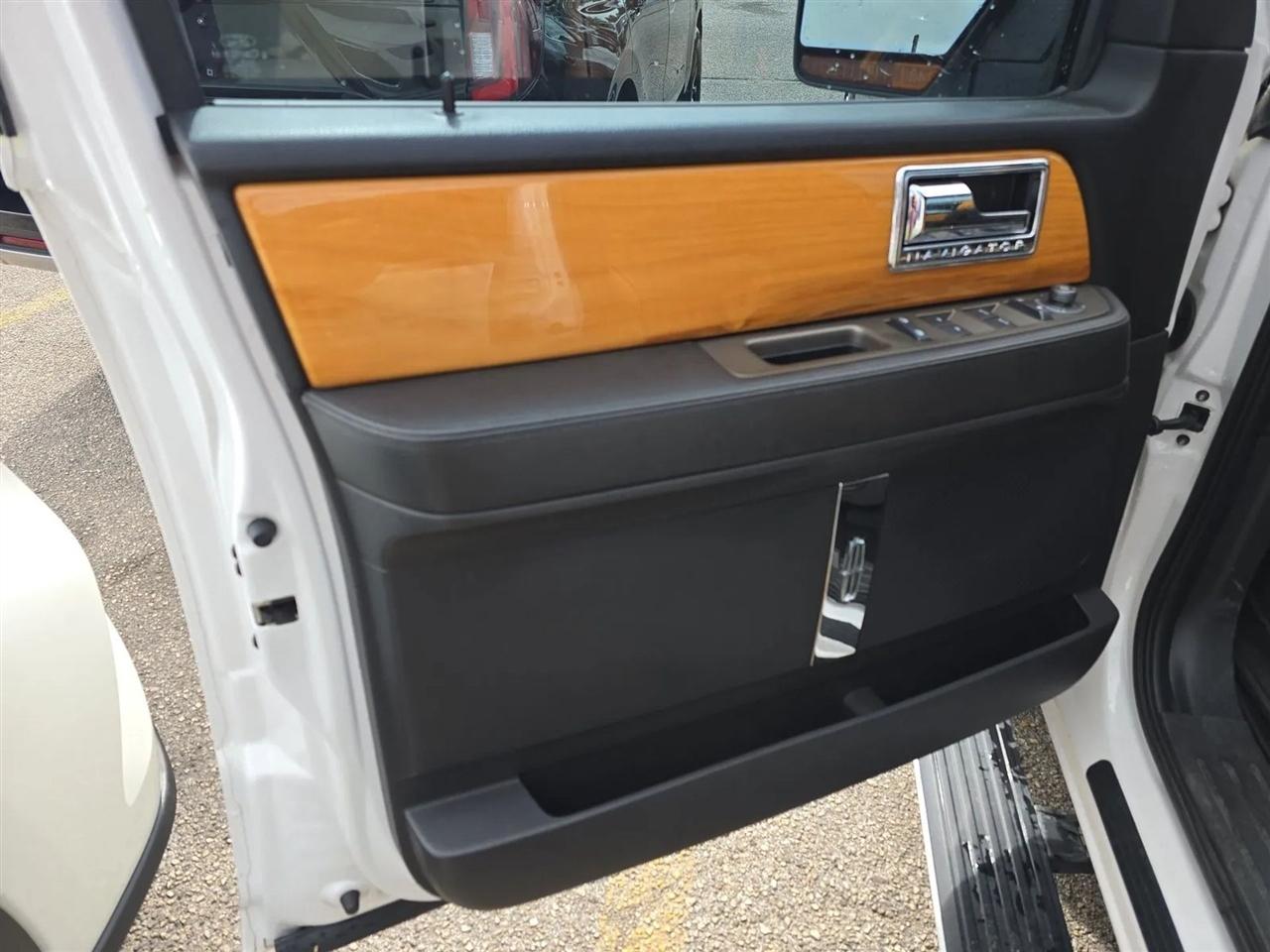 Lincoln Navigator 4WD 4dr 2014