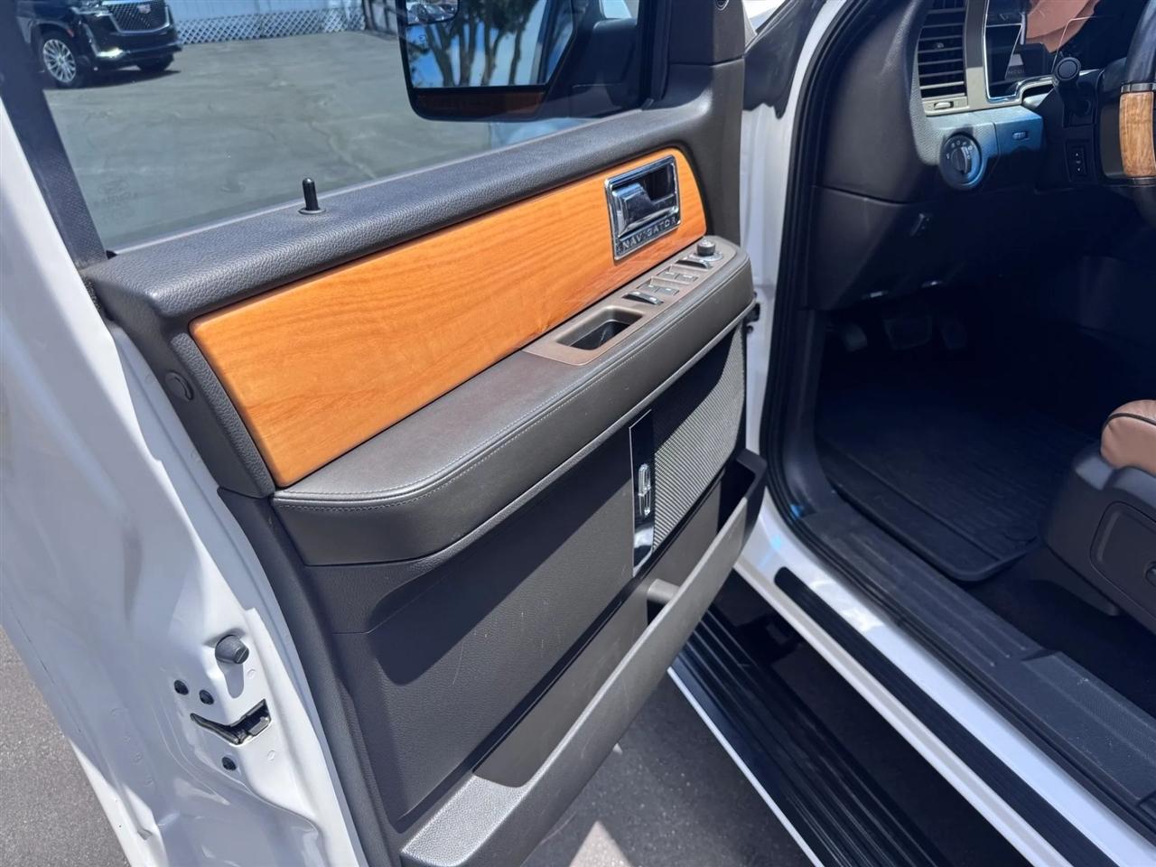 Lincoln Navigator 4WD 4dr 2014