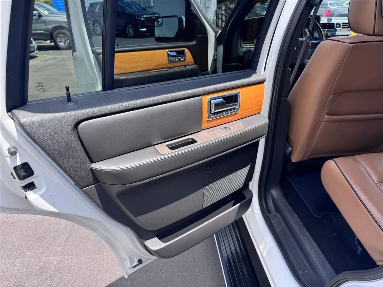 Lincoln Navigator 4WD 4dr 2014