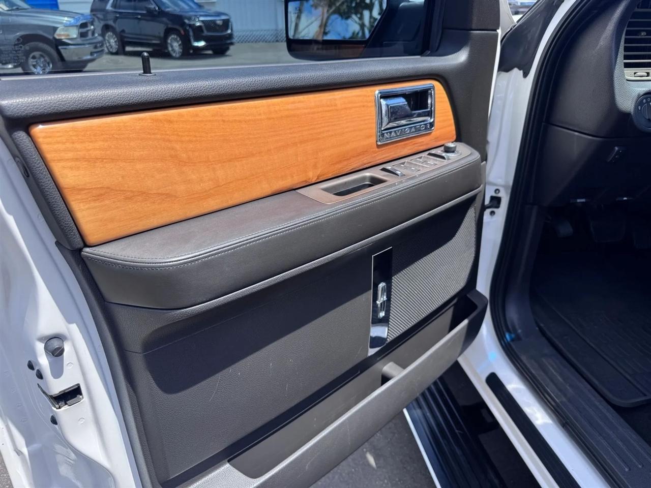 Lincoln Navigator 4WD 4dr 2014