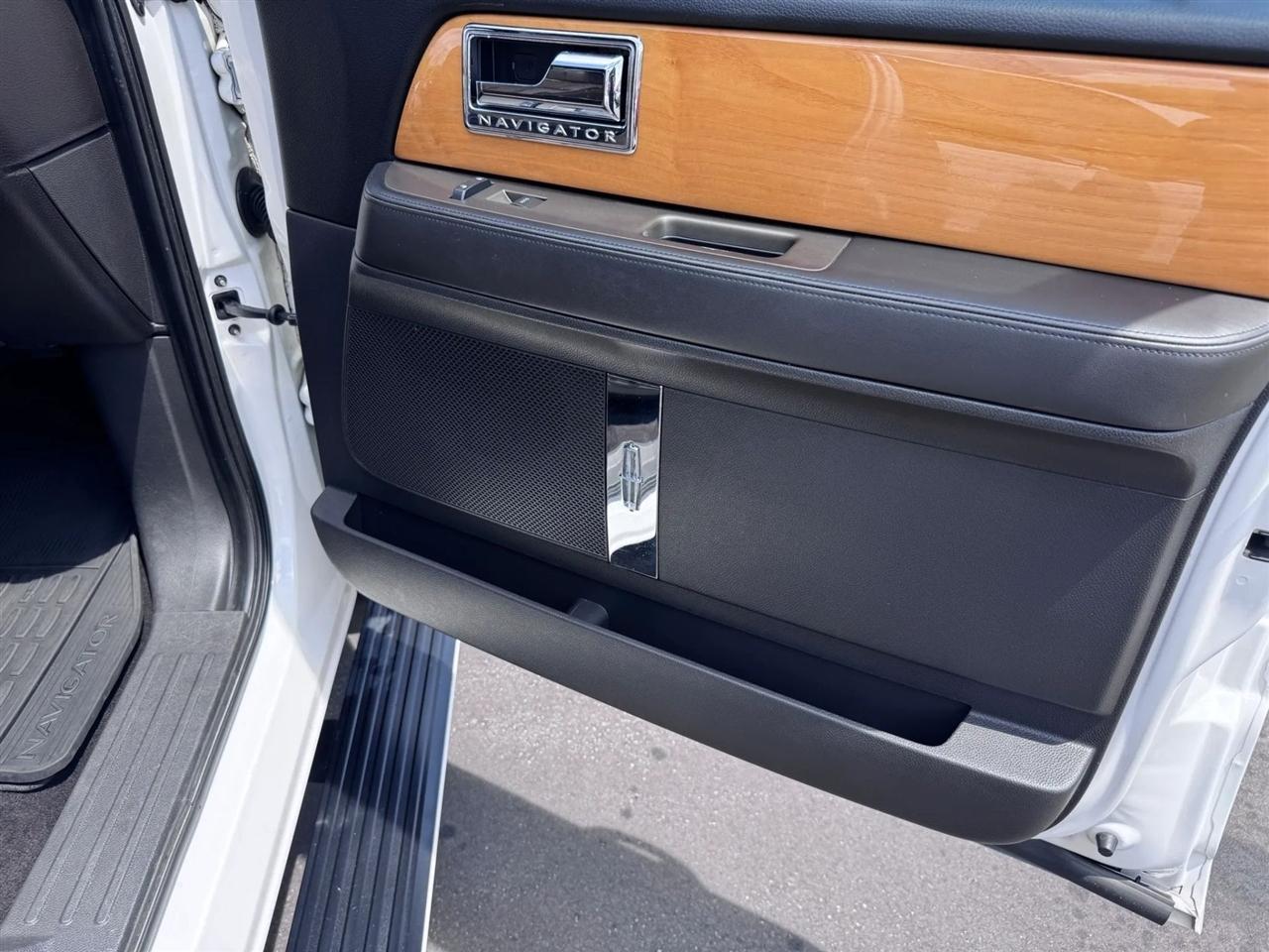 Lincoln Navigator 4WD 4dr 2014