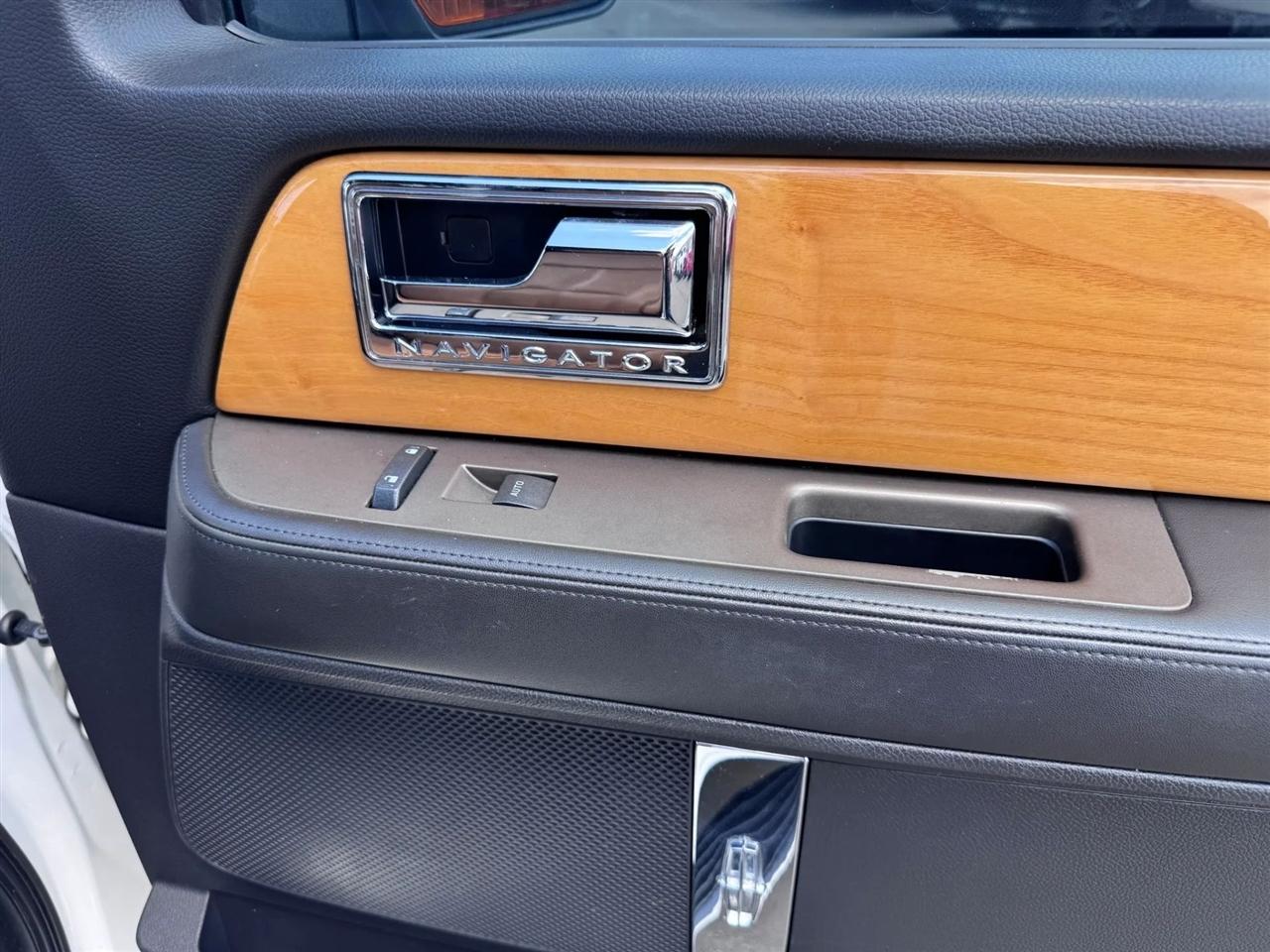 Lincoln Navigator 4WD 4dr 2014
