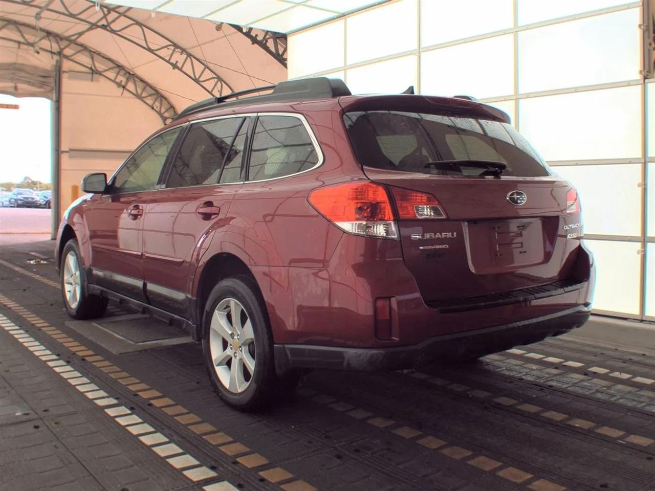 Subaru Outback 4dr Wgn H4 Auto 2.5i Premium 2014