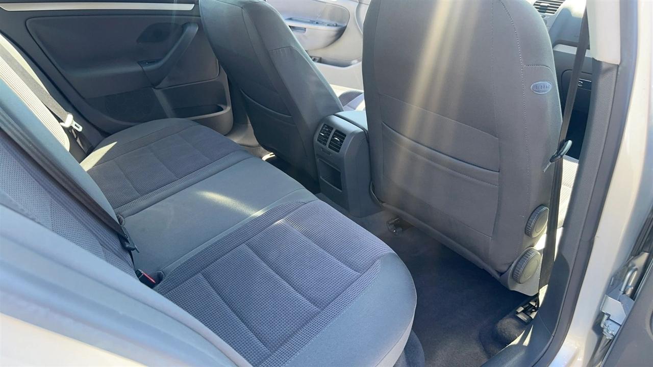 Volkswagen Jetta Sedan A5 4dr Value Edition Auto 2005