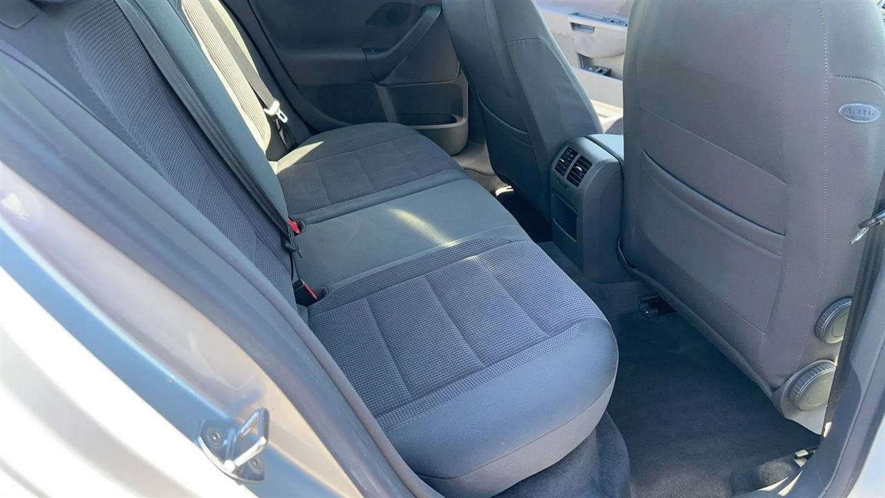 Volkswagen Jetta Sedan A5 4dr Value Edition Auto 2005