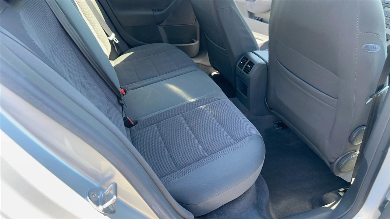 Volkswagen Jetta Sedan A5 4dr Value Edition Auto 2005