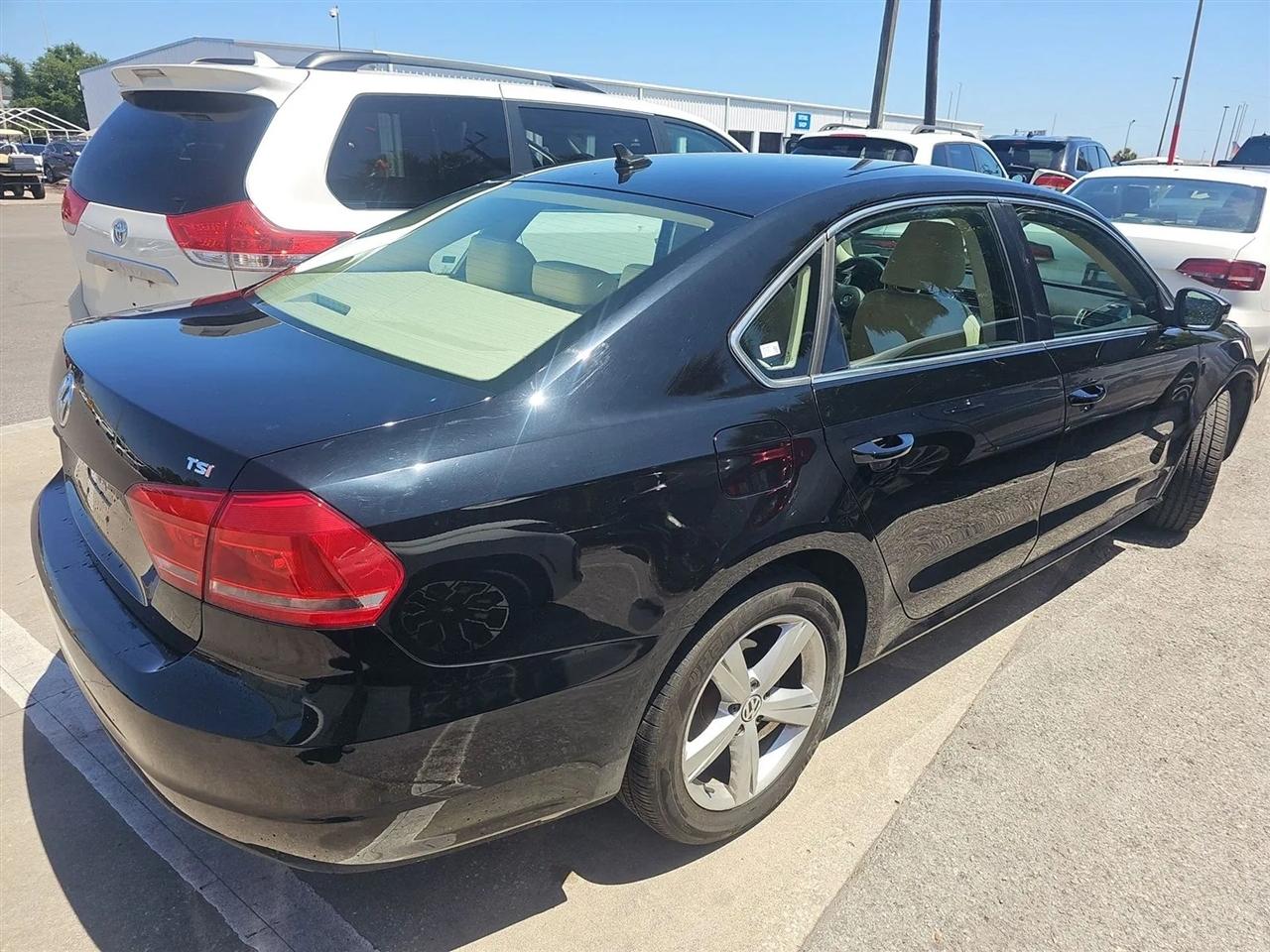 Volkswagen Passat 4dr Sdn 1.8T Auto S 2015