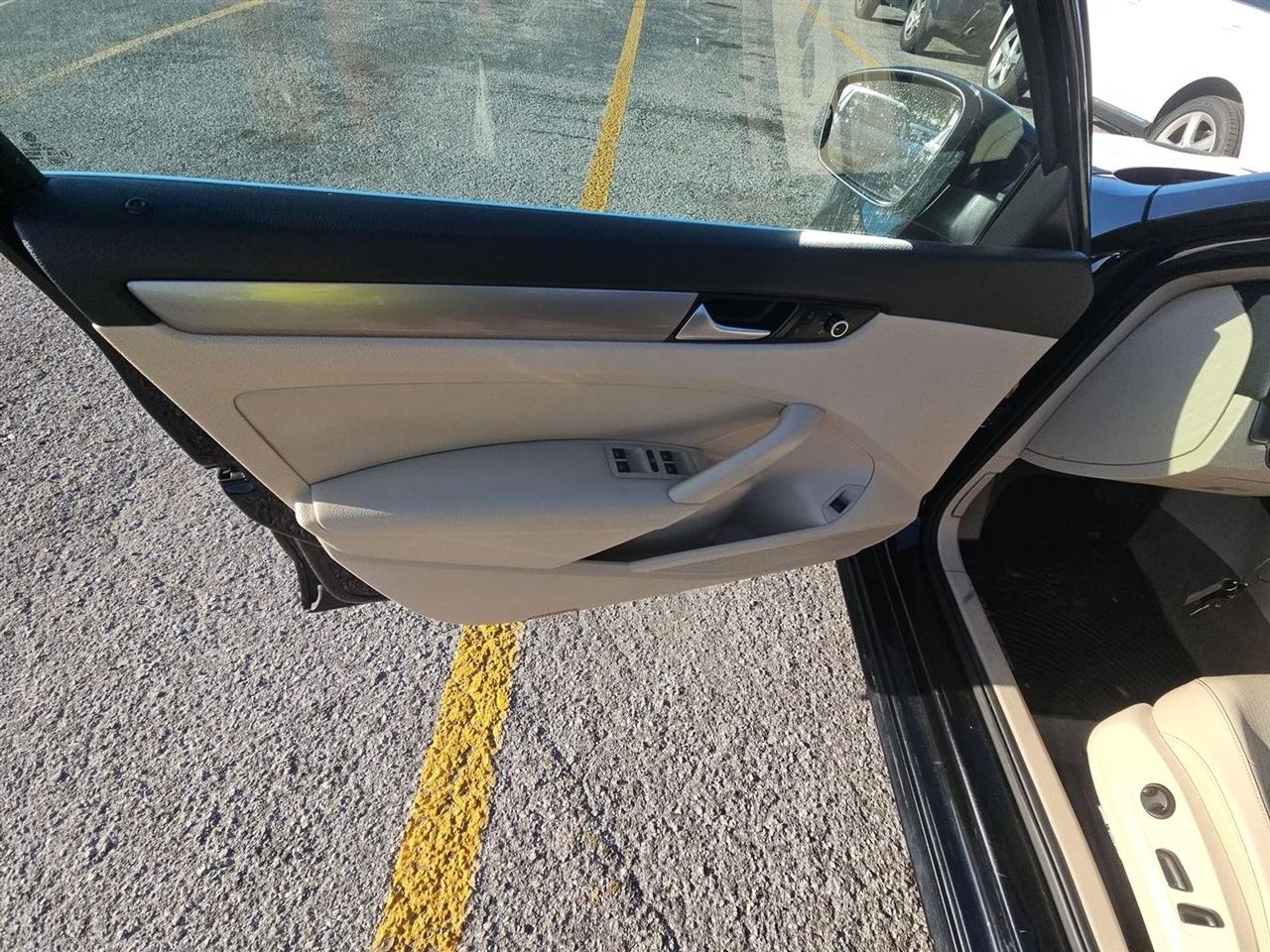 Volkswagen Passat 4dr Sdn 1.8T Auto S 2015