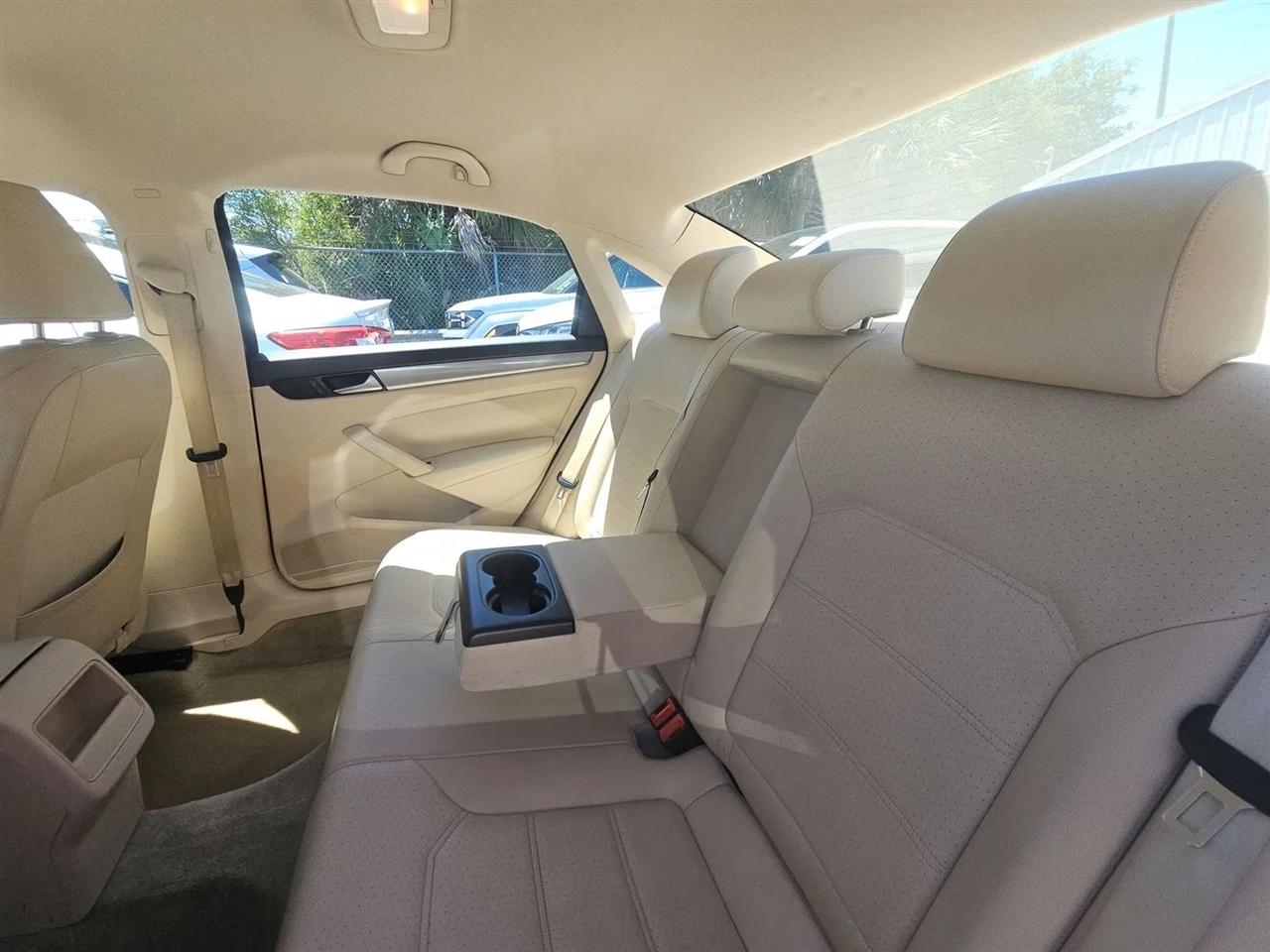 Volkswagen Passat 4dr Sdn 1.8T Auto S 2015