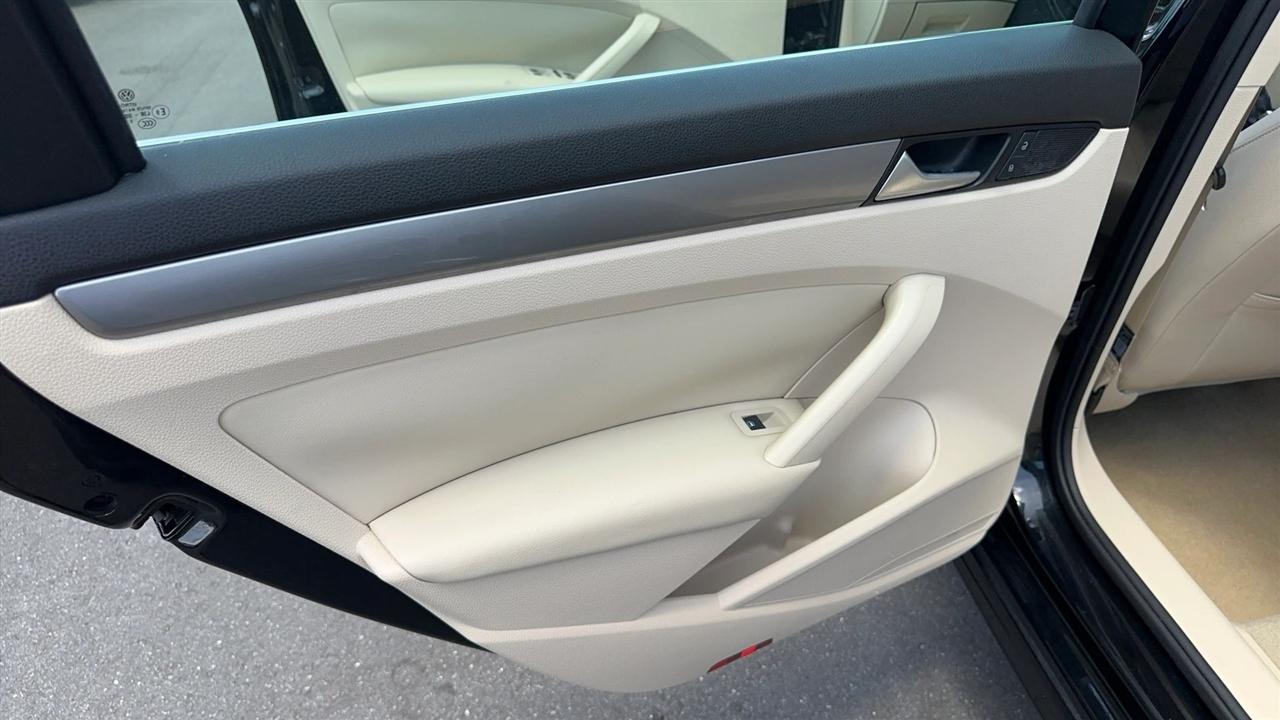 Volkswagen Passat 4dr Sdn 1.8T Auto S 2015
