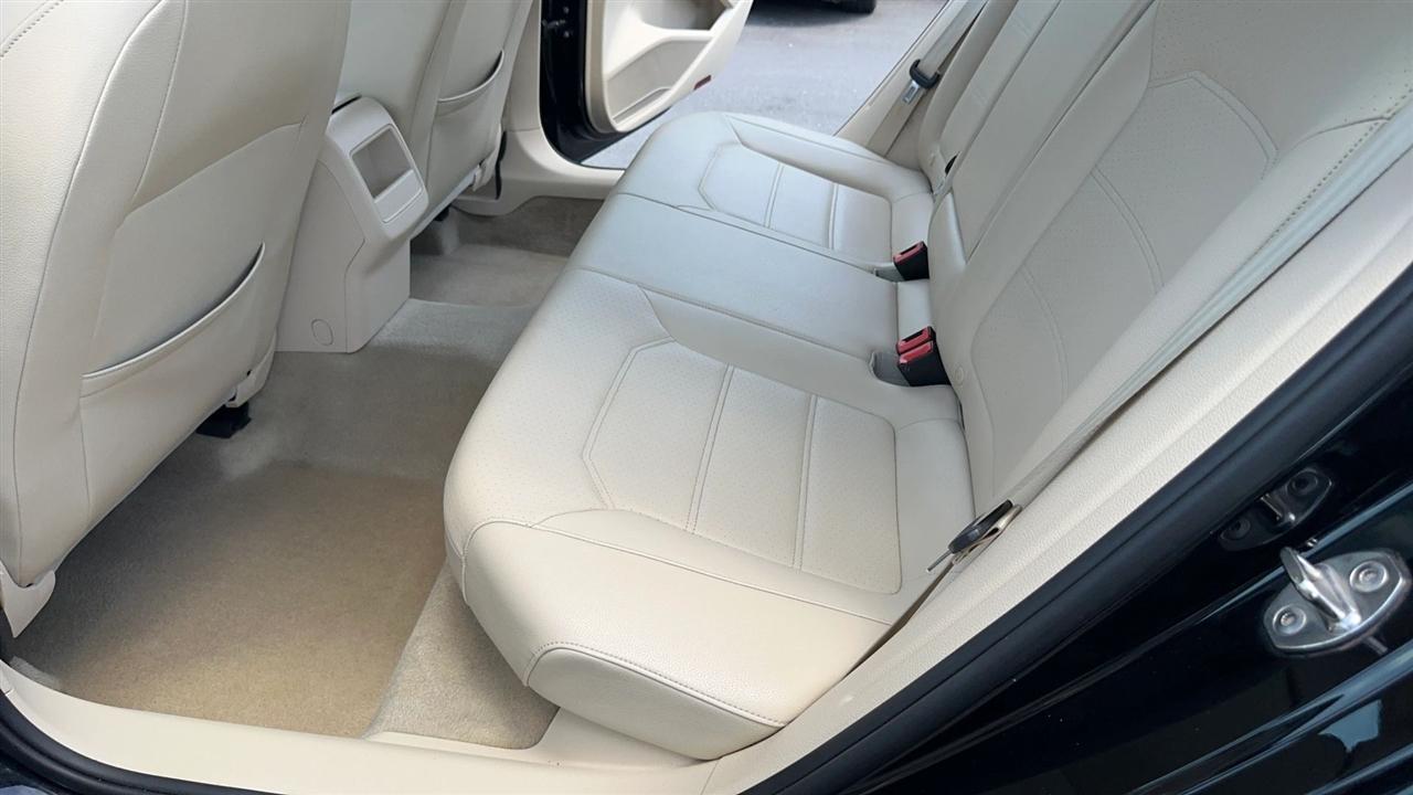Volkswagen Passat 4dr Sdn 1.8T Auto S 2015