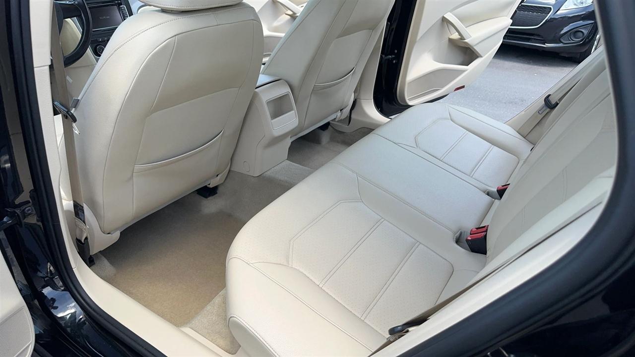 Volkswagen Passat 4dr Sdn 1.8T Auto S 2015