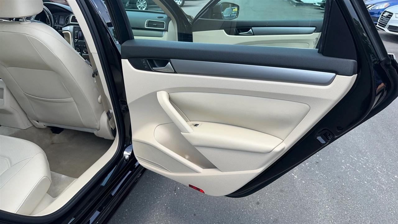 Volkswagen Passat 4dr Sdn 1.8T Auto S 2015