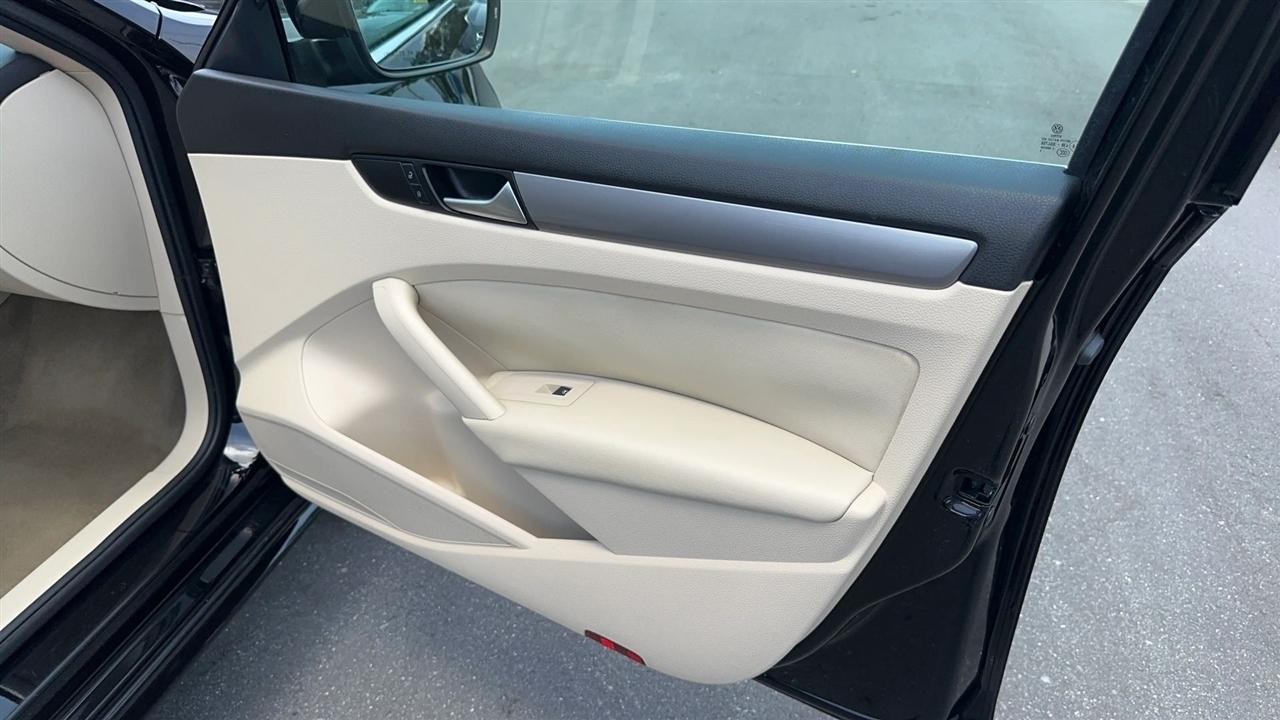 Volkswagen Passat 4dr Sdn 1.8T Auto S 2015