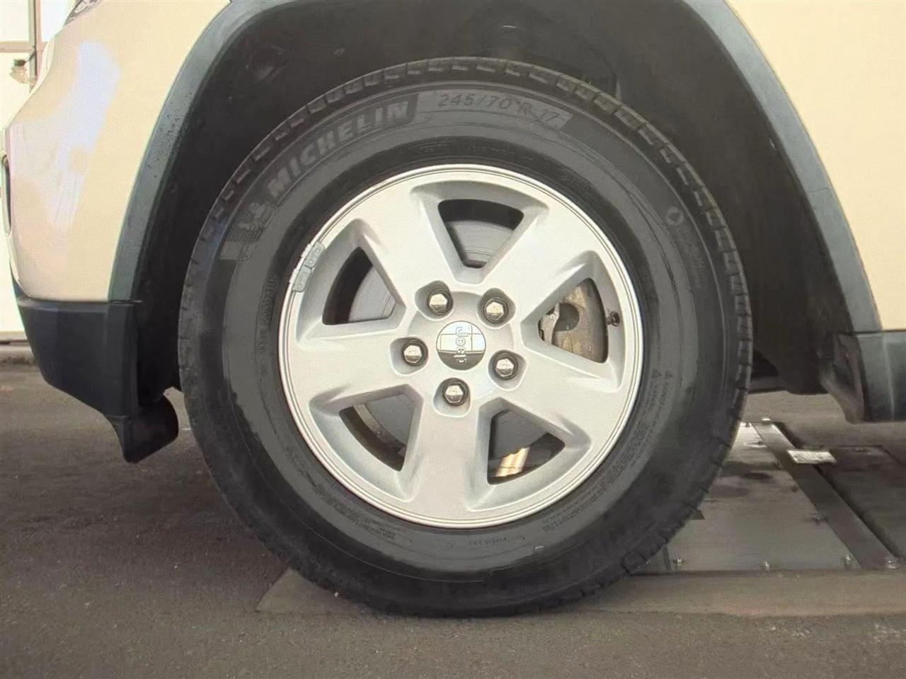 Jeep Grand Cherokee 4WD 4dr Laredo 2012