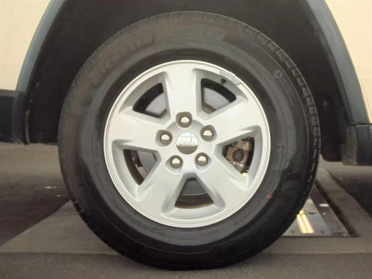 Jeep Grand Cherokee 4WD 4dr Laredo 2012