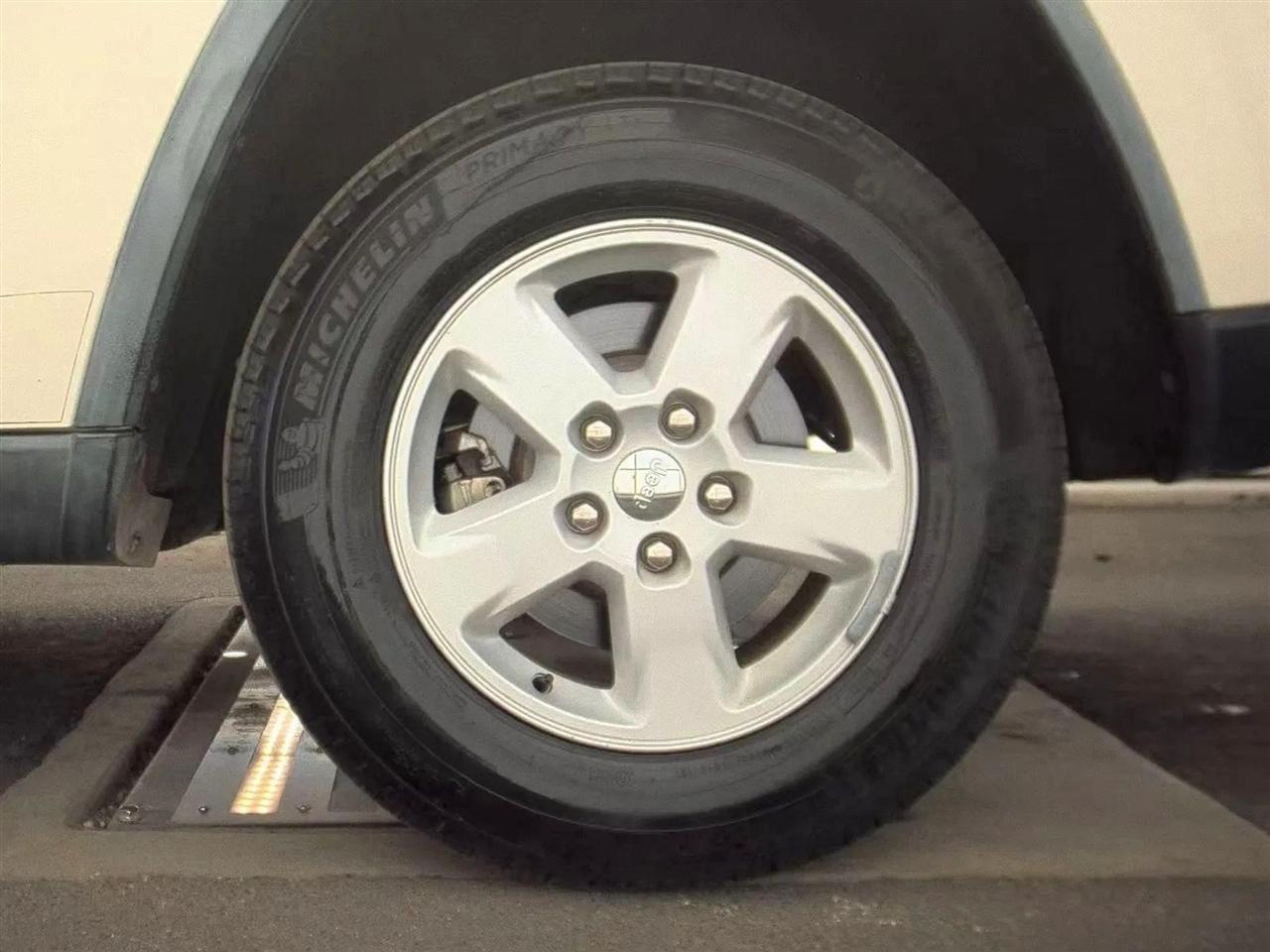 Jeep Grand Cherokee 4WD 4dr Laredo 2012