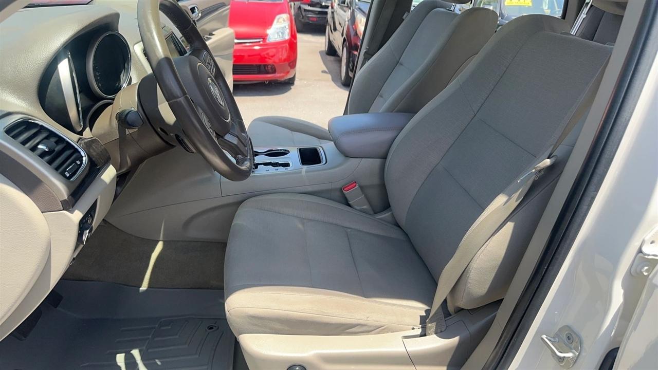 Jeep Grand Cherokee 4WD 4dr Laredo 2012