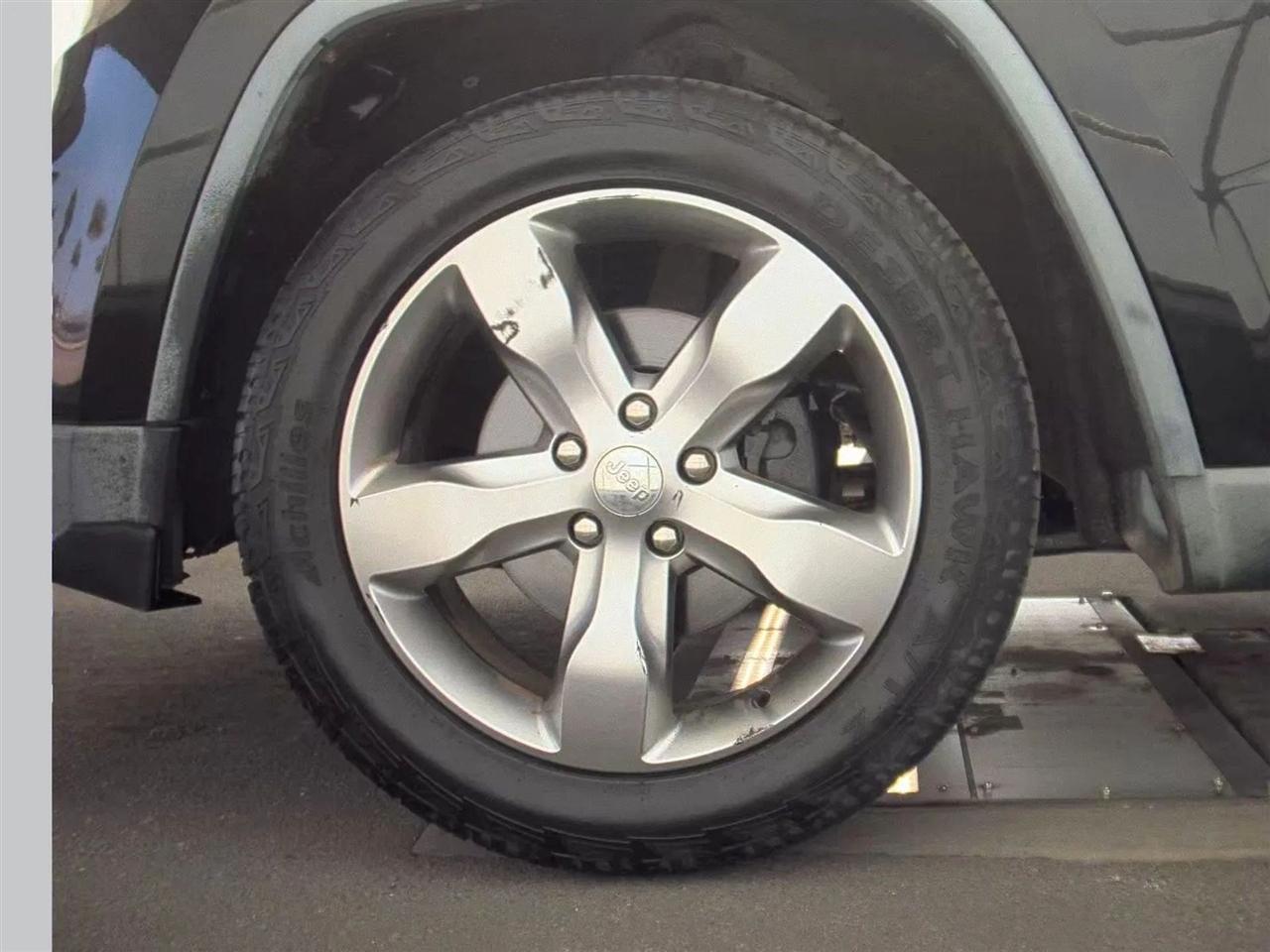 Jeep Grand Cherokee RWD 4dr Overland 2011