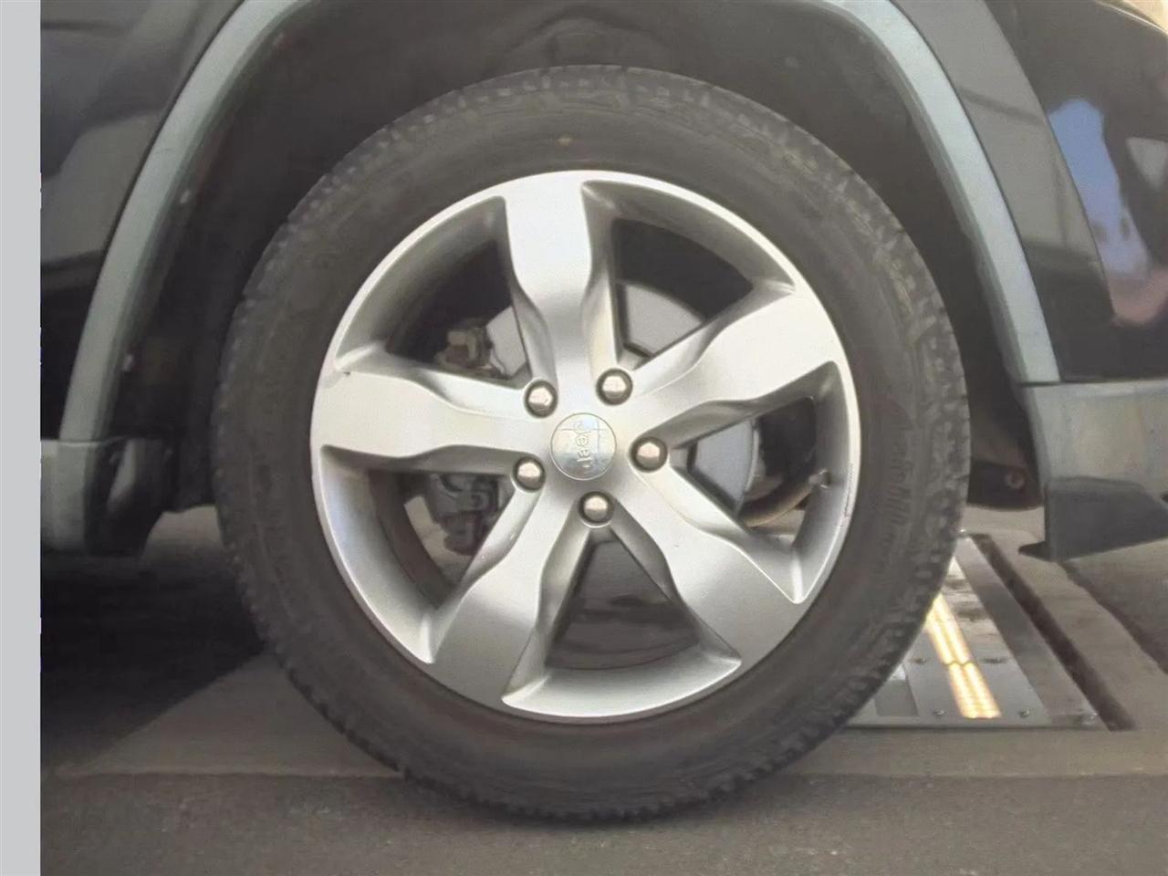 Jeep Grand Cherokee RWD 4dr Overland 2011