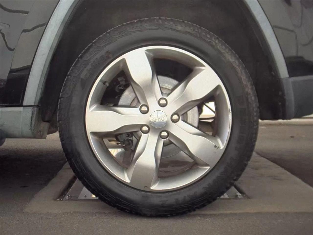 Jeep Grand Cherokee RWD 4dr Overland 2011