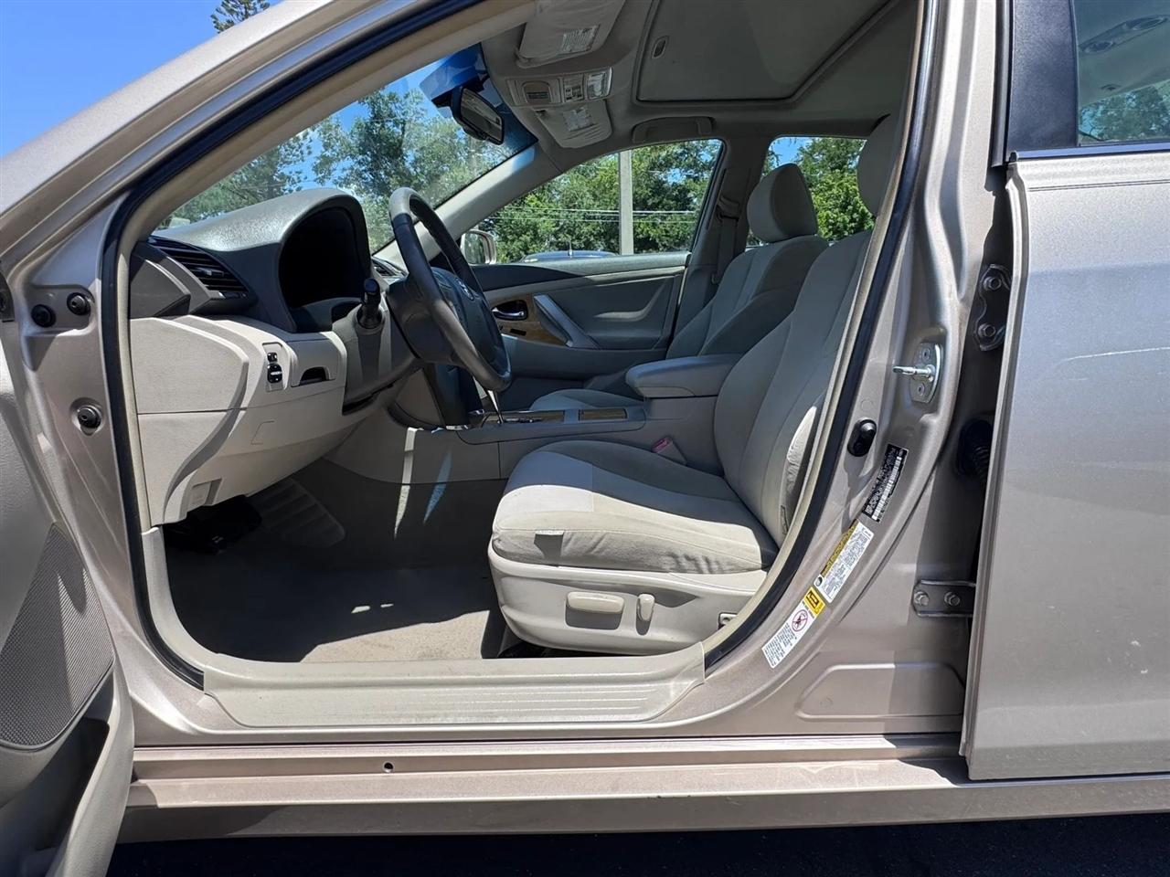 Toyota Camry 4dr Sdn I4 Auto XLE (Natl) 2007