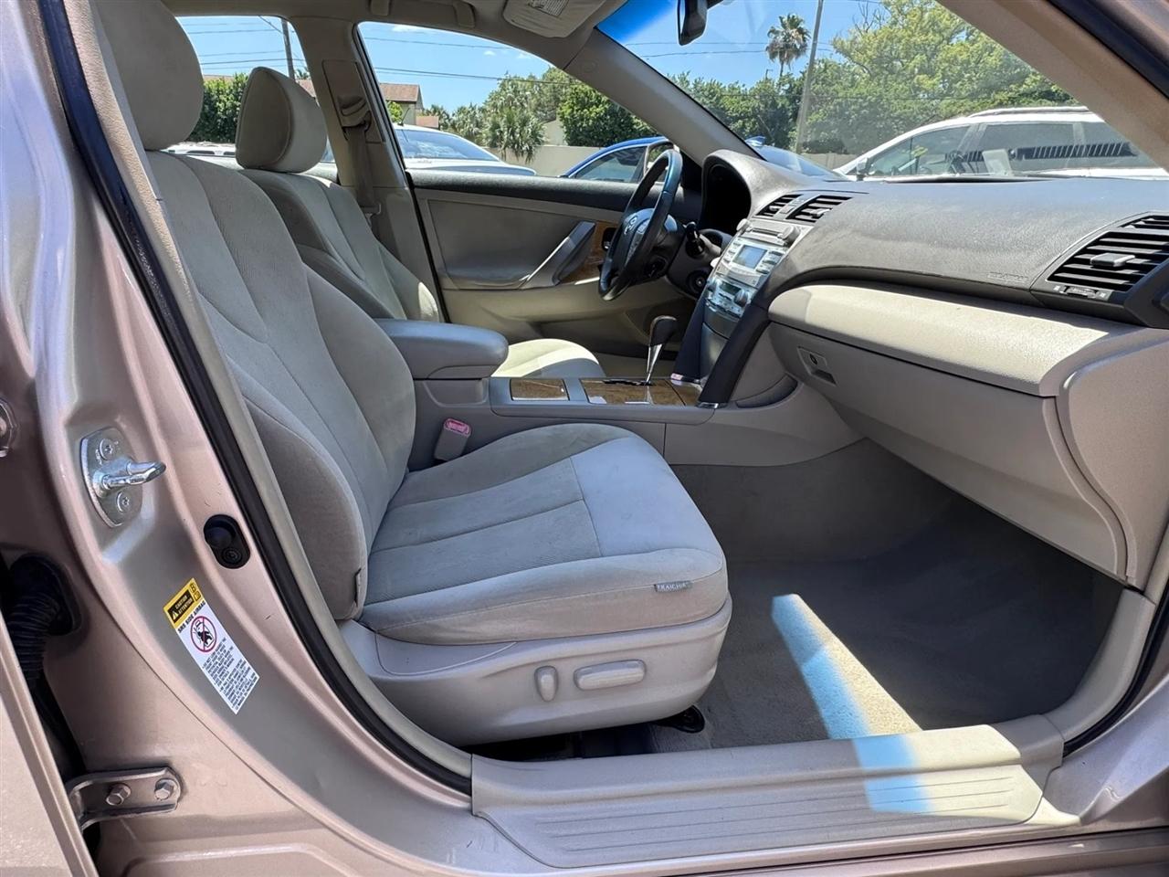 Toyota Camry 4dr Sdn I4 Auto XLE (Natl) 2007