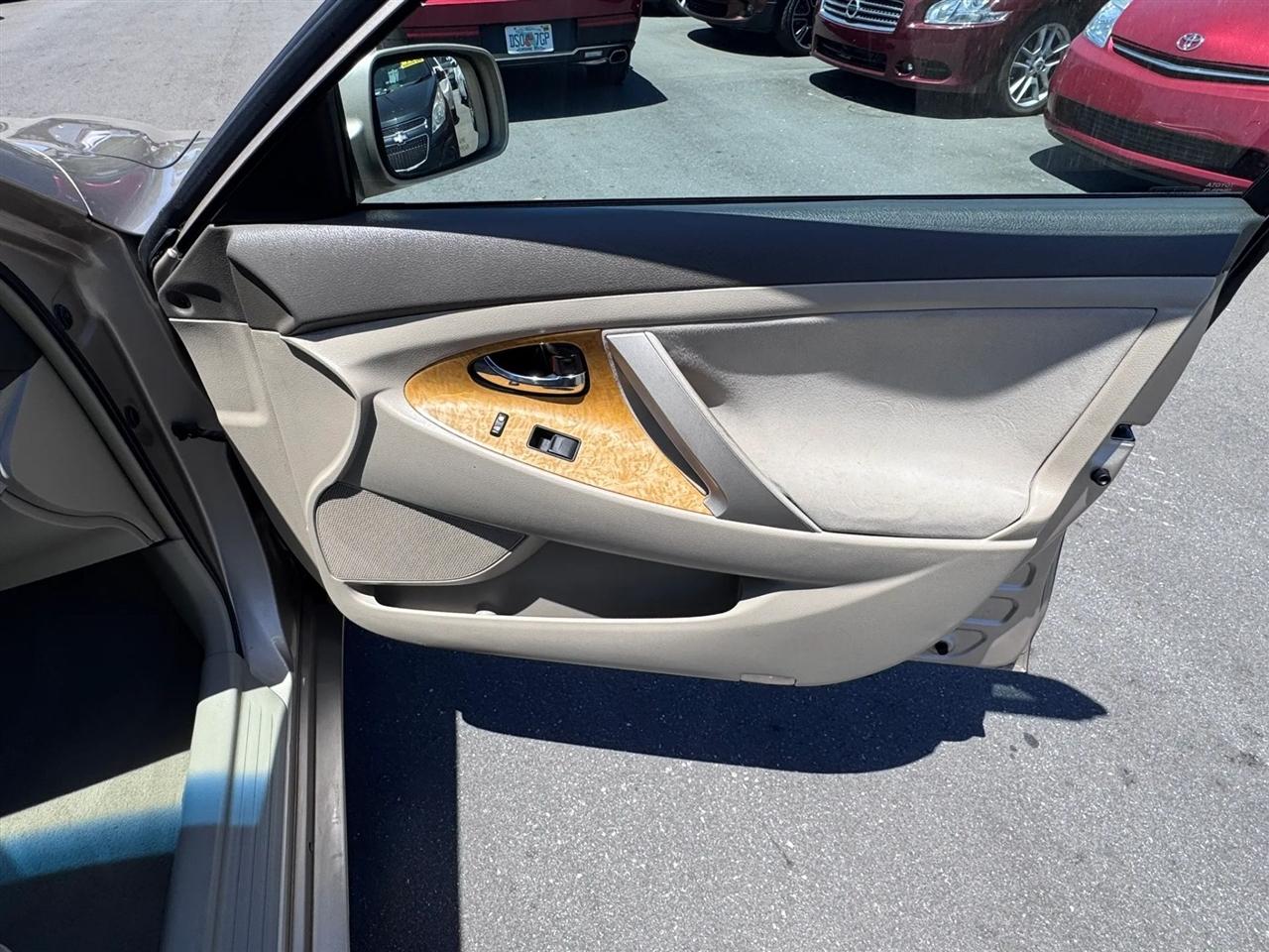 Toyota Camry 4dr Sdn I4 Auto XLE (Natl) 2007