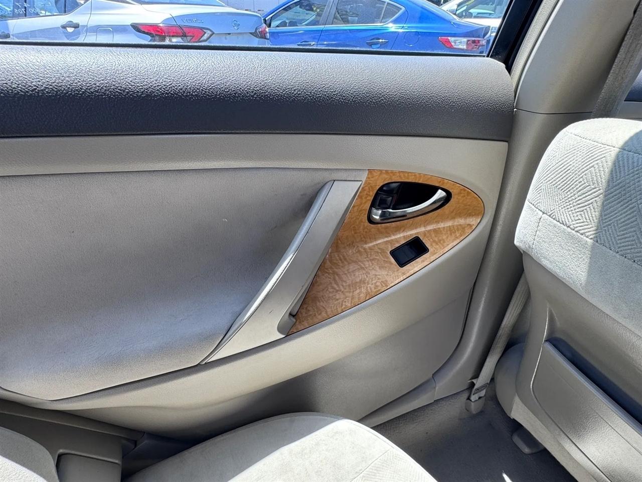 Toyota Camry 4dr Sdn I4 Auto XLE (Natl) 2007