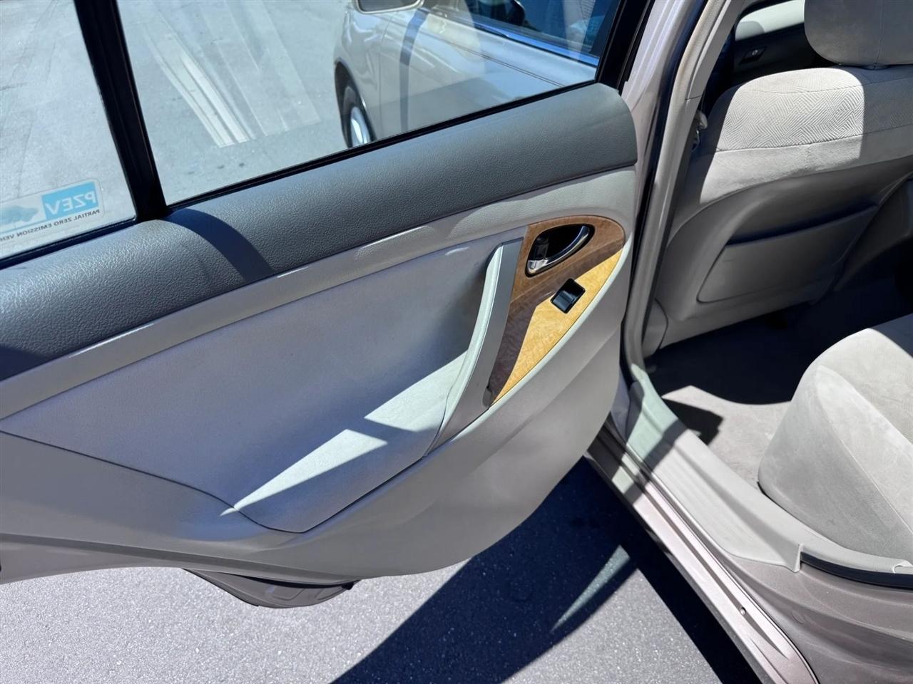 Toyota Camry 4dr Sdn I4 Auto XLE (Natl) 2007