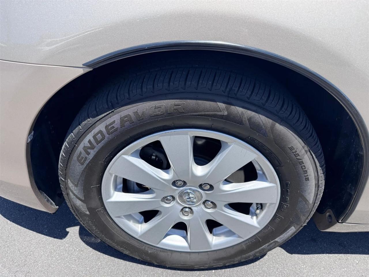 Toyota Camry 4dr Sdn I4 Auto XLE (Natl) 2007