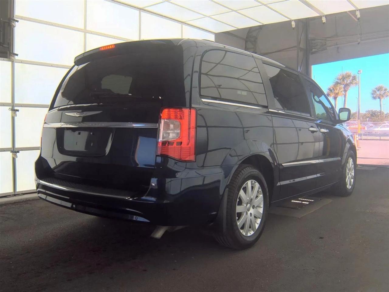 Chrysler Town & Country 4dr Wgn Touring 2013